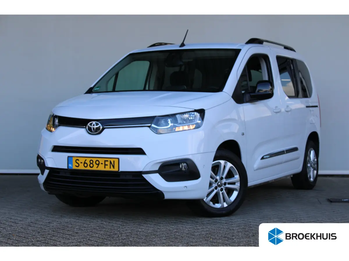 1.2 Turbo Active | 5-persoons | Dubbele schuifdeur | Navigatie | Camera | Climate control |