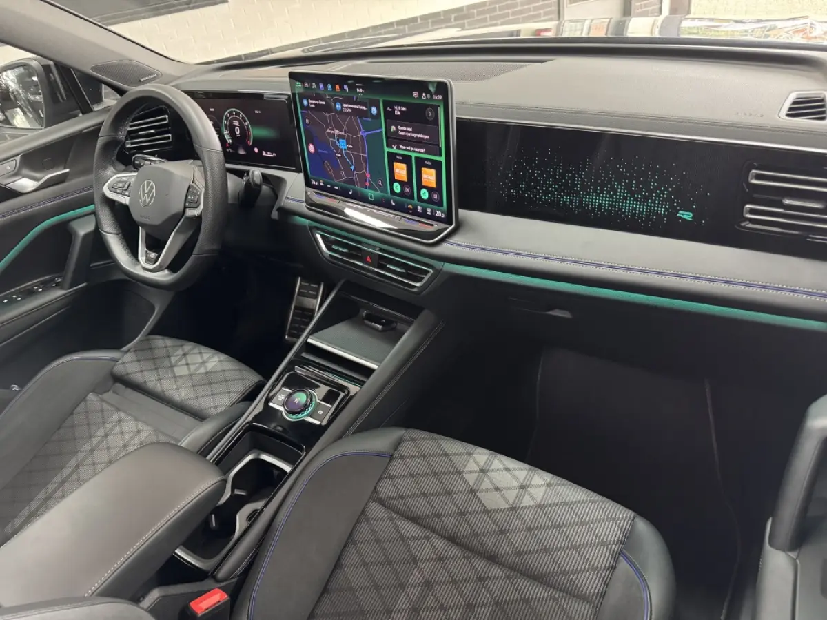 1.5 eTSI R-Line PANO HUD 360 LANE