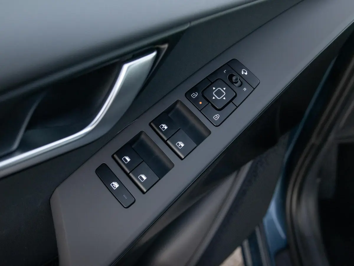 1.6 GDi Hybrid DynamicLine | Actieprijs* | Navi. | Clima. | Adapt. Cruise. | Achteruitrijcamera | Parkeersensoren | Dakrails