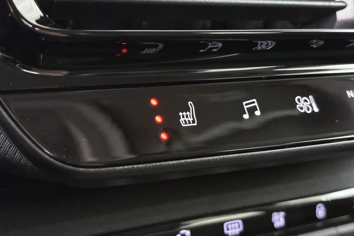 1.2 Hybrid 136 Max Stoelverwarming Achteruitrijcamera