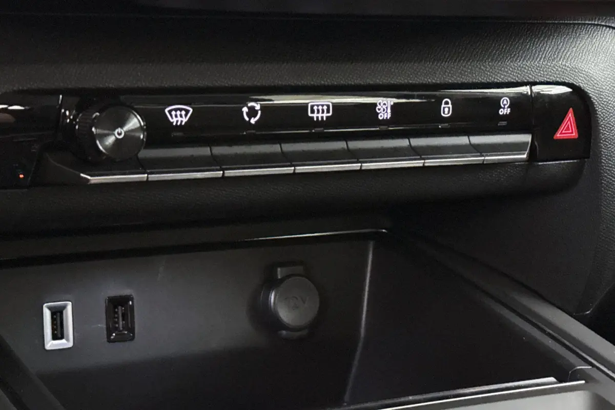 1.2 Hybrid 136 Max Stoelverwarming Achteruitrijcamera
