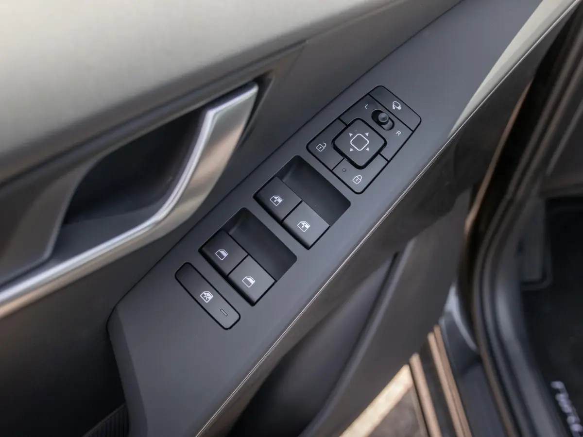 1.6 GDi Hybrid DynamicLine | Actieprijs* | Navi. | Clima. | Adapt. Cruise. | Achteruitrijcamera | Parkeersensoren | Dakrails