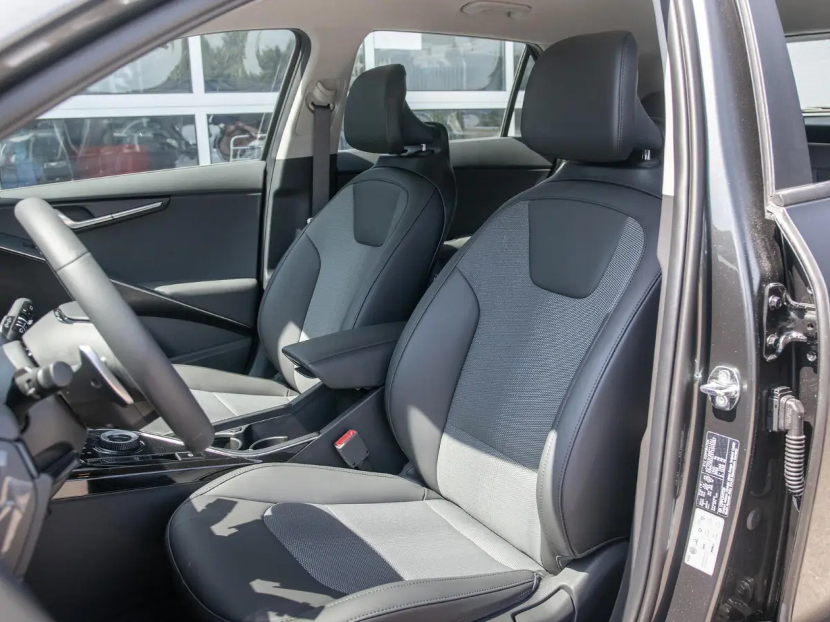 1.6 GDi Hybrid DynamicLine | Actieprijs* | Navi. | Clima. | Adapt. Cruise. | Achteruitrijcamera | Parkeersensoren | Dakrails