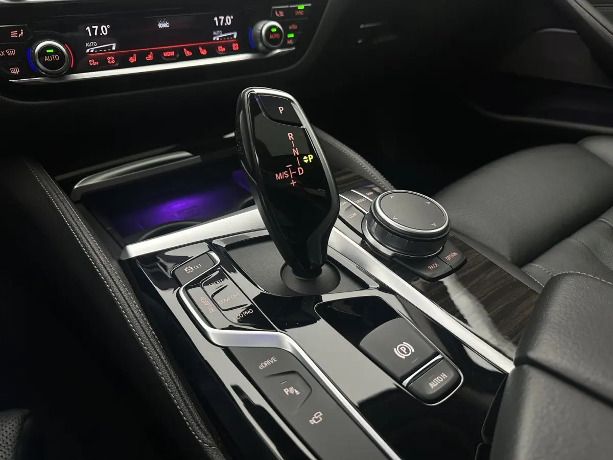 530e iPerformance High Executive Pano| Harman Kardon| 360 camera