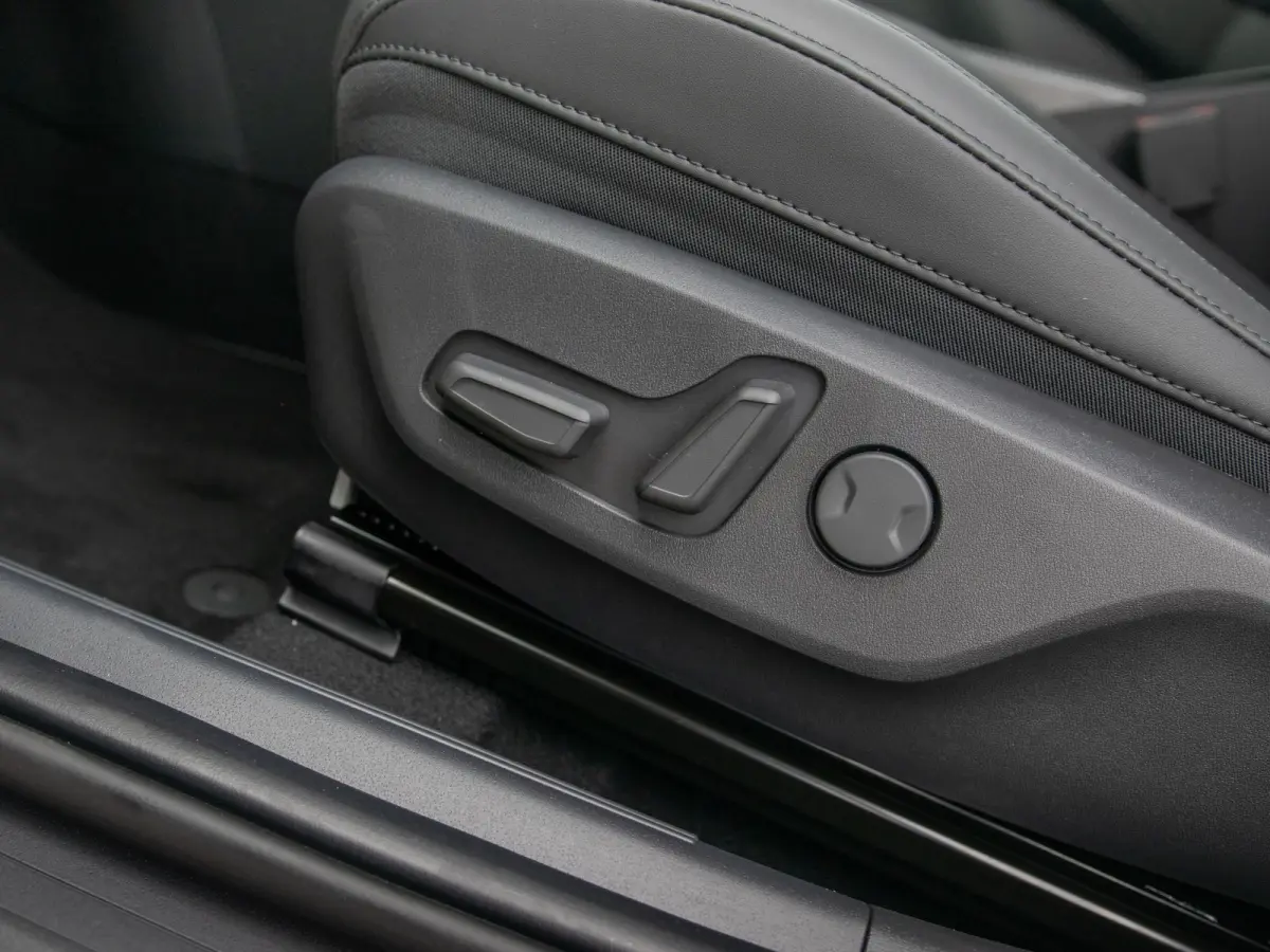 1.6 GDi Hybrid DynamicPlusLine | Actieprijs* | Navi. | Clima. | Adapt. Cruise. | Achteruitrijcamera | Parkeersensoren | Dodehoekassistentie | Stoel&Stuur Verwarming | Schuif-/Kanteldak