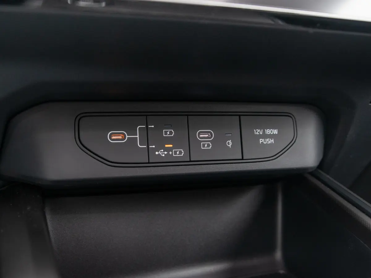 1.6 GDi Hybrid DynamicPlusLine | Actieprijs* | Navi. | Clima. | Adapt. Cruise. | Achteruitrijcamera | Parkeersensoren | Dodehoekassistentie | Stoel&Stuur Verwarming | Schuif-/Kanteldak