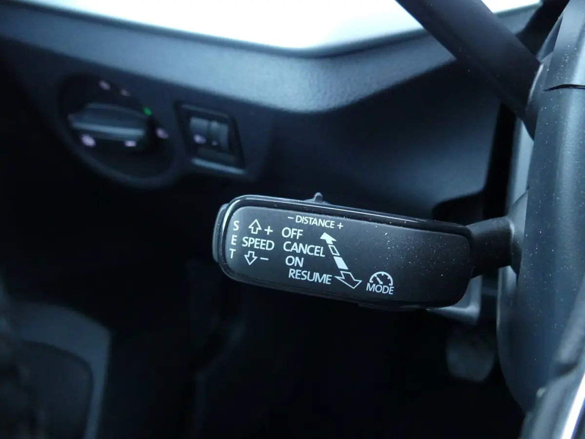 1.0 TSI Ambition | Climate Control | Navigatie + CarPlay | PDC | Virtual Dashboard |