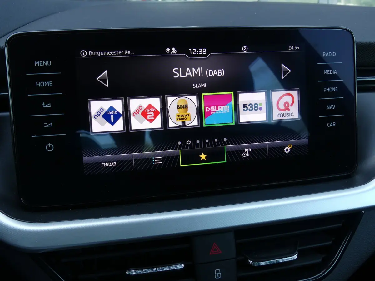 1.0 TSI Ambition | Climate Control | Navigatie + CarPlay | PDC | Virtual Dashboard |