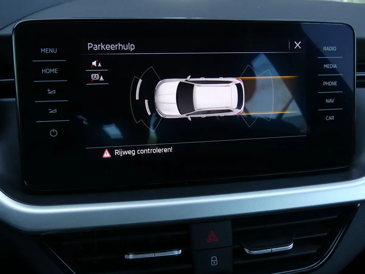 1.0 TSI Ambition | Climate Control | Navigatie + CarPlay | PDC | Virtual Dashboard |