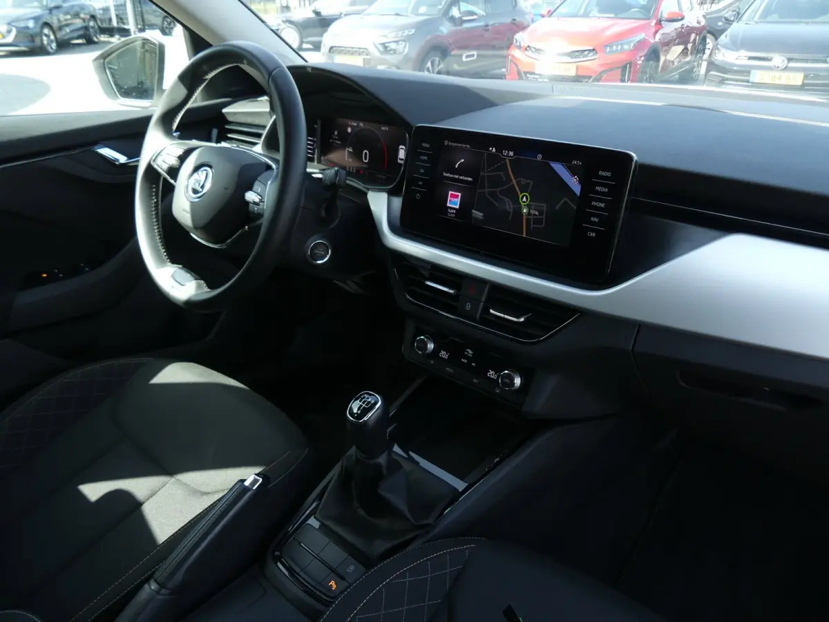 1.0 TSI Ambition | Climate Control | Navigatie + CarPlay | PDC | Virtual Dashboard |