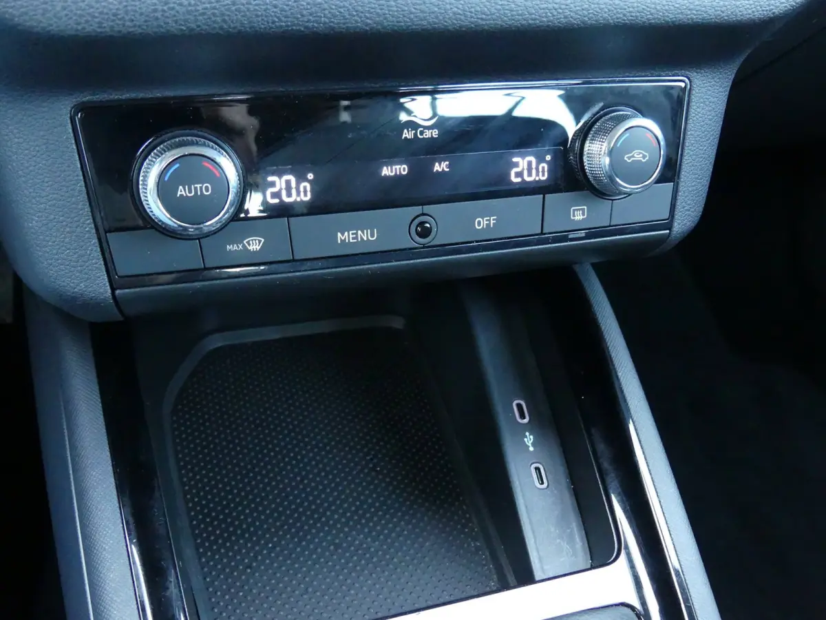 1.0 TSI Ambition | Climate Control | Navigatie + CarPlay | PDC | Virtual Dashboard |