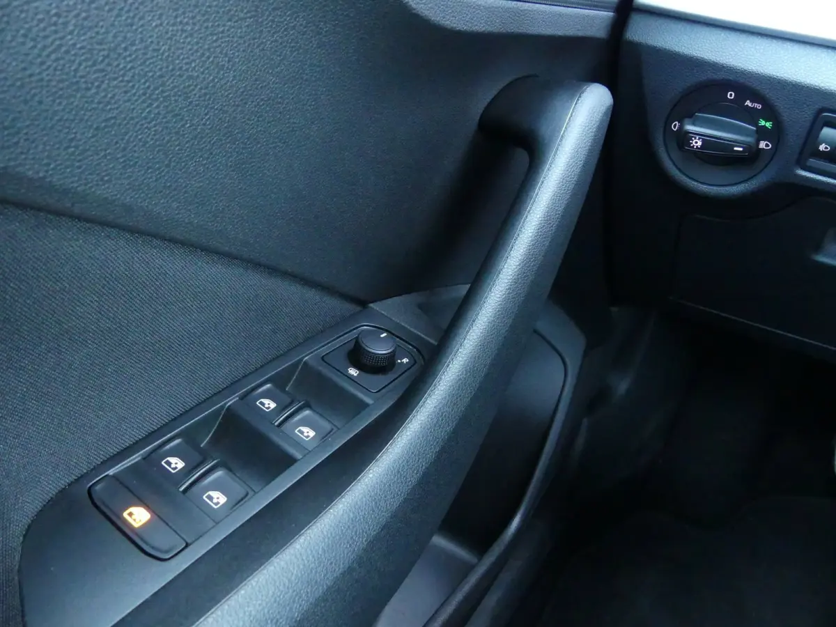 1.0 TSI Ambition | Climate Control | Navigatie + CarPlay | PDC | Virtual Dashboard |