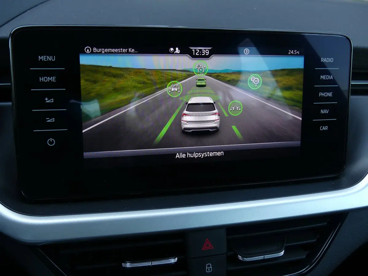 1.0 TSI Ambition | Climate Control | Navigatie + CarPlay | PDC | Virtual Dashboard |
