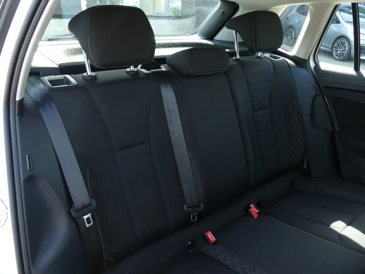 1.0 TSI Ambition | Climate Control | Navigatie + CarPlay | PDC | Virtual Dashboard |