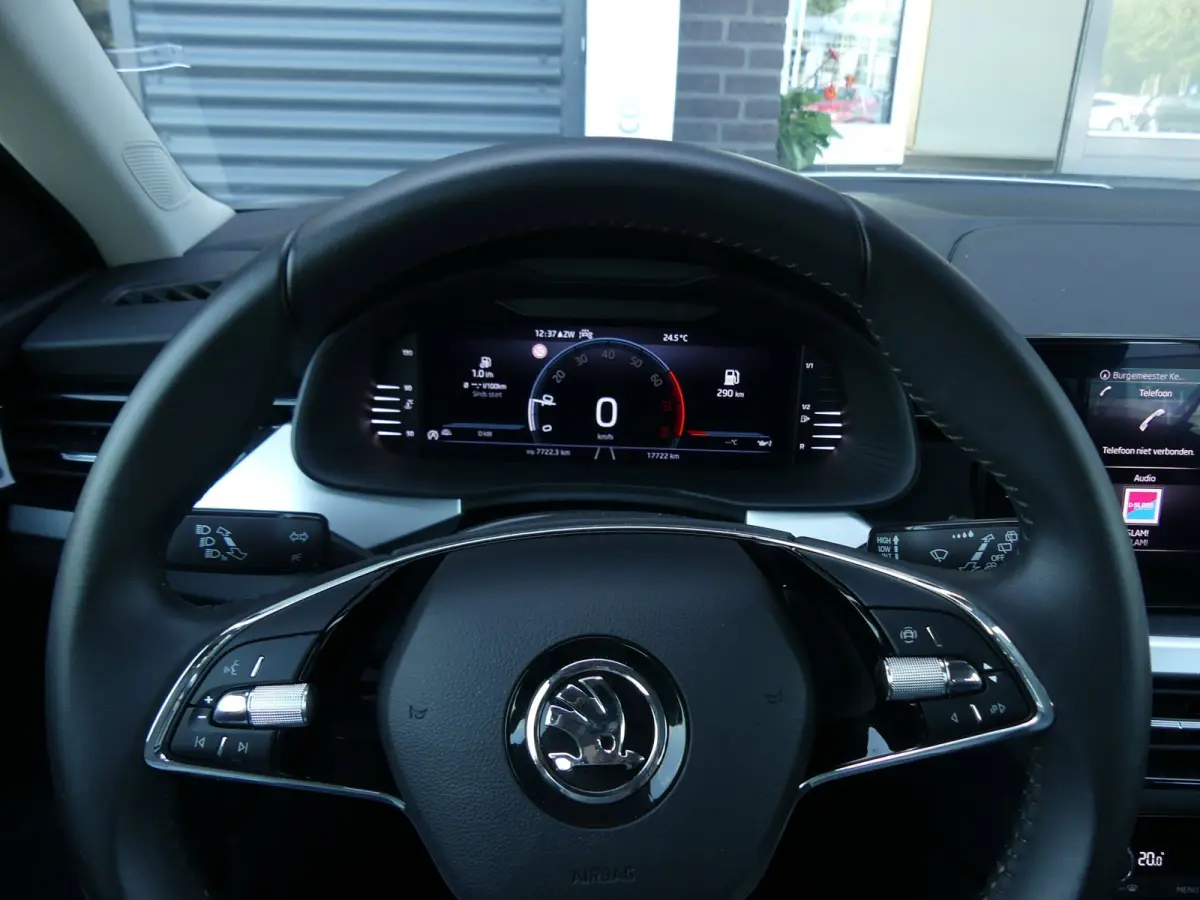 1.0 TSI Ambition | Climate Control | Navigatie + CarPlay | PDC | Virtual Dashboard |