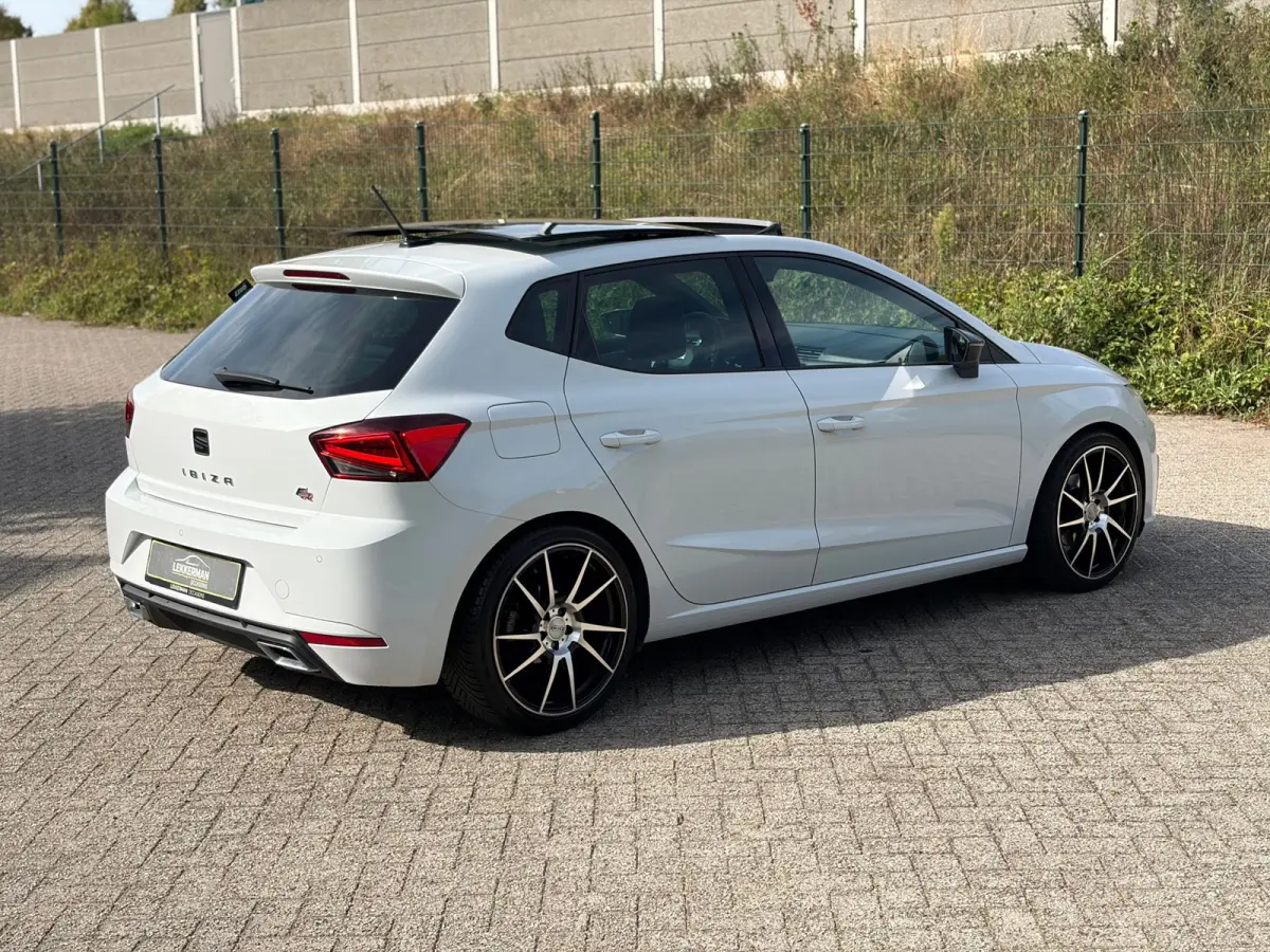1.0 TSI FR DSG I PANO I CARPLAY I CAMERA I CRUISE I LED I 110PK