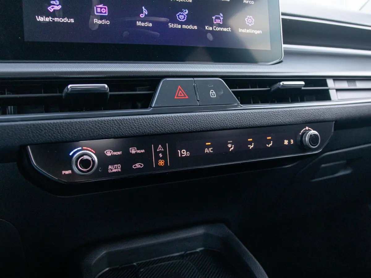 1.0 T-GDi MHEV ExecutiveLine | Actieprijs* | Navi. | Clima. | Parkeersensoren | Stoel&Stuur Verwarming | Dodehoekassistentie