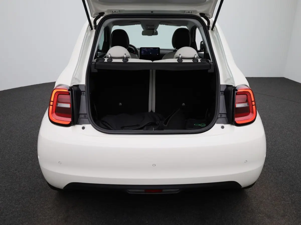 42 kWh La Prima by Bocelli | LEDER | NAVIGATIE | CAMERA | ADAPTIEF CRUISECONTROL | KEYLESS | LMV | DIGITAAL DASHBOARD |