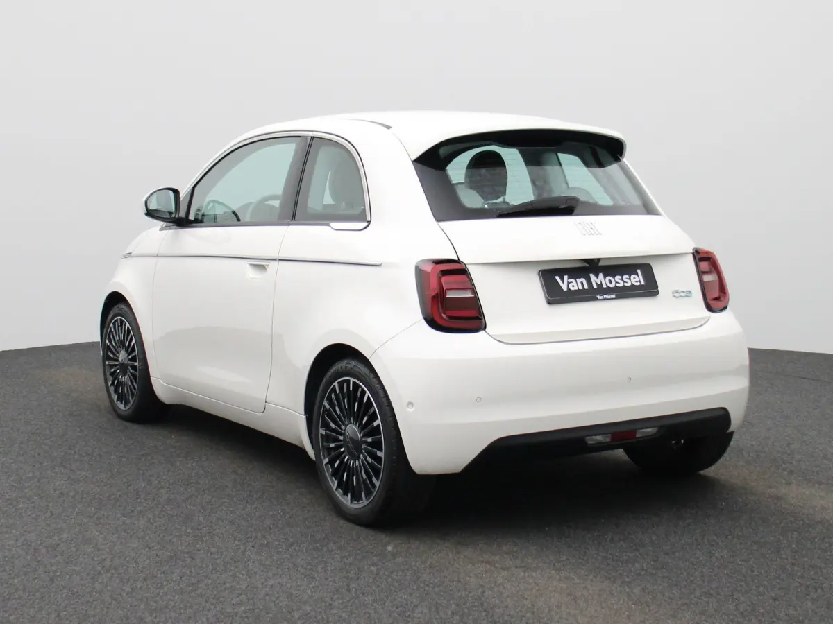 42 kWh La Prima by Bocelli | LEDER | NAVIGATIE | CAMERA | ADAPTIEF CRUISECONTROL | KEYLESS | LMV | DIGITAAL DASHBOARD |