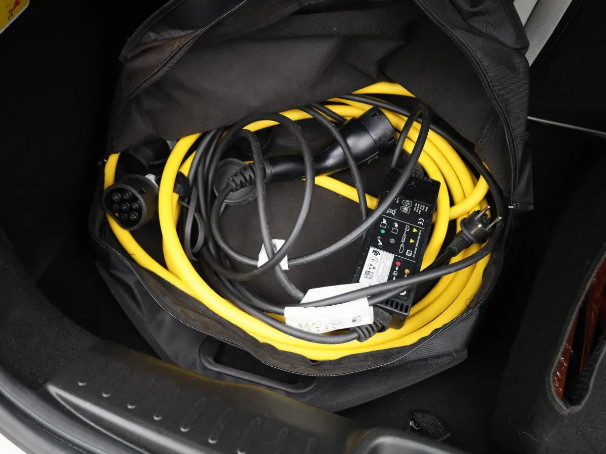 42 kWh La Prima by Bocelli | LEDER | NAVIGATIE | CAMERA | ADAPTIEF CRUISECONTROL | KEYLESS | LMV | DIGITAAL DASHBOARD |