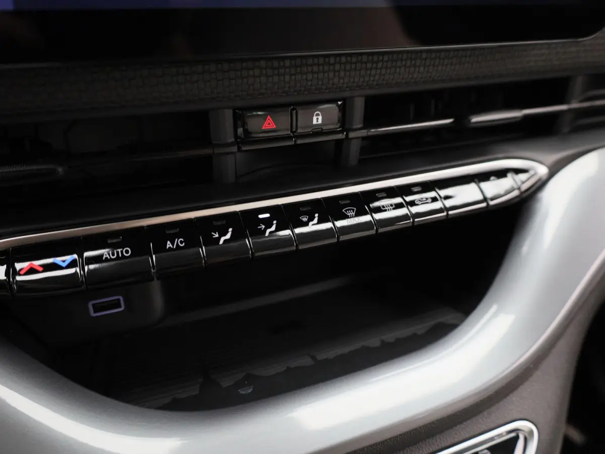 42 kWh La Prima by Bocelli | LEDER | NAVIGATIE | CAMERA | ADAPTIEF CRUISECONTROL | KEYLESS | LMV | DIGITAAL DASHBOARD |