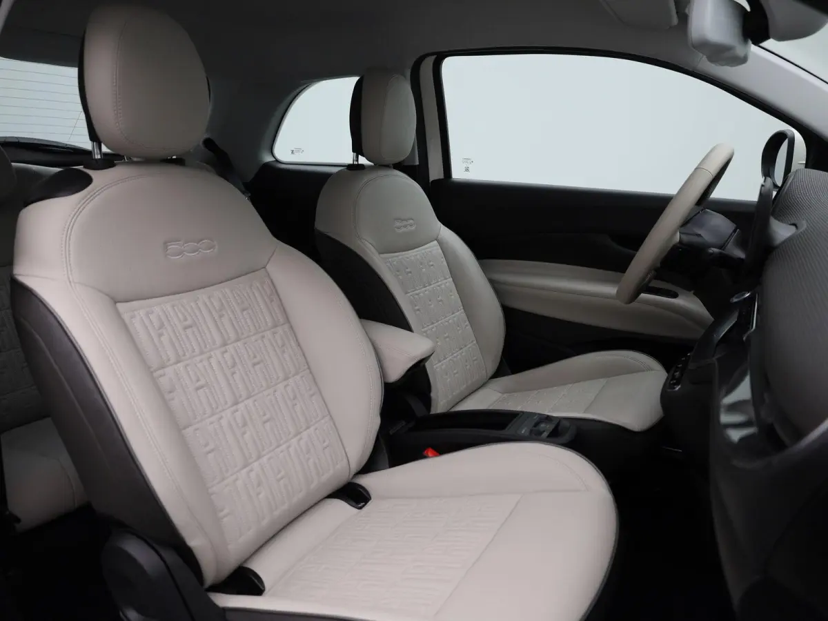42 kWh La Prima by Bocelli | LEDER | NAVIGATIE | CAMERA | ADAPTIEF CRUISECONTROL | KEYLESS | LMV | DIGITAAL DASHBOARD |