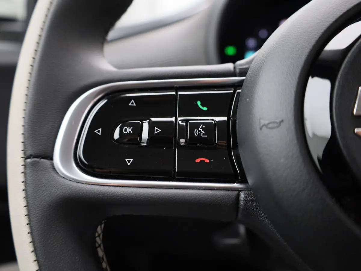 42 kWh La Prima by Bocelli | LEDER | NAVIGATIE | CAMERA | ADAPTIEF CRUISECONTROL | KEYLESS | LMV | DIGITAAL DASHBOARD |