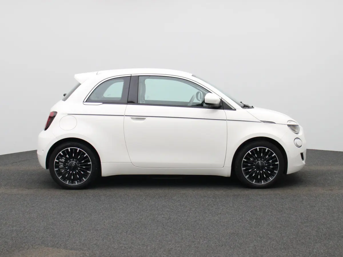 42 kWh La Prima by Bocelli | LEDER | NAVIGATIE | CAMERA | ADAPTIEF CRUISECONTROL | KEYLESS | LMV | DIGITAAL DASHBOARD |