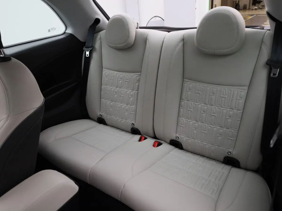 42 kWh La Prima by Bocelli | LEDER | NAVIGATIE | CAMERA | ADAPTIEF CRUISECONTROL | KEYLESS | LMV | DIGITAAL DASHBOARD |