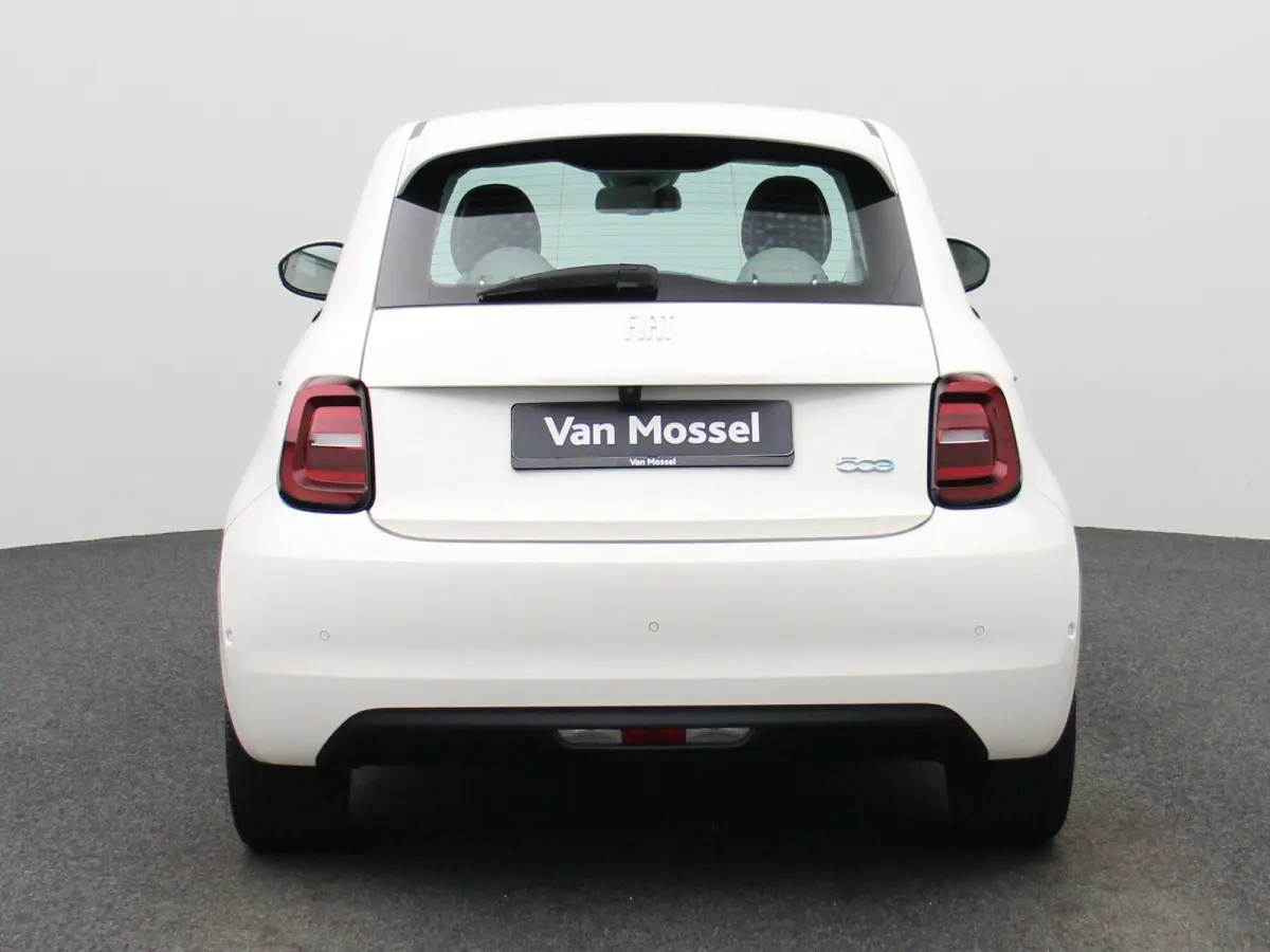 42 kWh La Prima by Bocelli | LEDER | NAVIGATIE | CAMERA | ADAPTIEF CRUISECONTROL | KEYLESS | LMV | DIGITAAL DASHBOARD |
