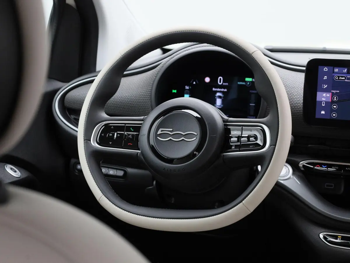 42 kWh La Prima by Bocelli | LEDER | NAVIGATIE | CAMERA | ADAPTIEF CRUISECONTROL | KEYLESS | LMV | DIGITAAL DASHBOARD |