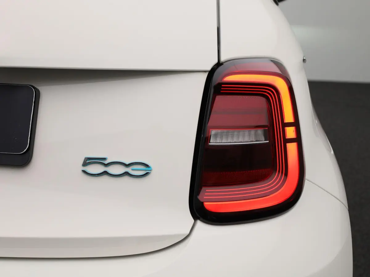 42 kWh La Prima by Bocelli | LEDER | NAVIGATIE | CAMERA | ADAPTIEF CRUISECONTROL | KEYLESS | LMV | DIGITAAL DASHBOARD |