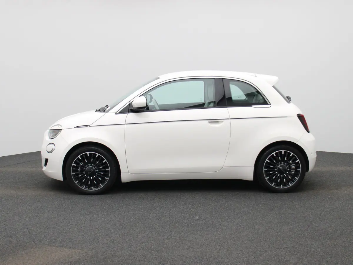42 kWh La Prima by Bocelli | LEDER | NAVIGATIE | CAMERA | ADAPTIEF CRUISECONTROL | KEYLESS | LMV | DIGITAAL DASHBOARD |