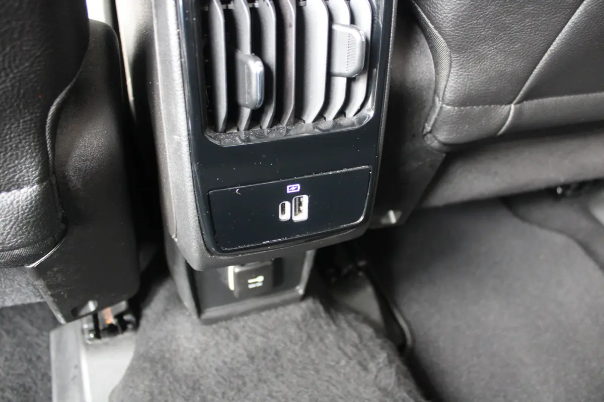 1.5T e-Hybrid S | Lederen bekleding | Camera | Apple Carplay & Android Auto | Climate Controle | Elektrisch verstelbare bestuurderstoel | Stoelverwarming |