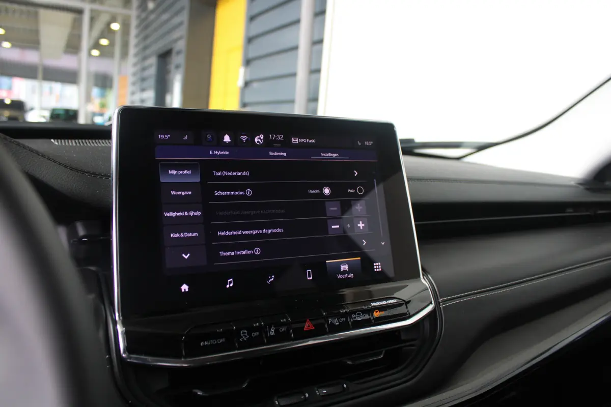 1.5T e-Hybrid S | Lederen bekleding | Camera | Apple Carplay & Android Auto | Climate Controle | Elektrisch verstelbare bestuurderstoel | Stoelverwarming |