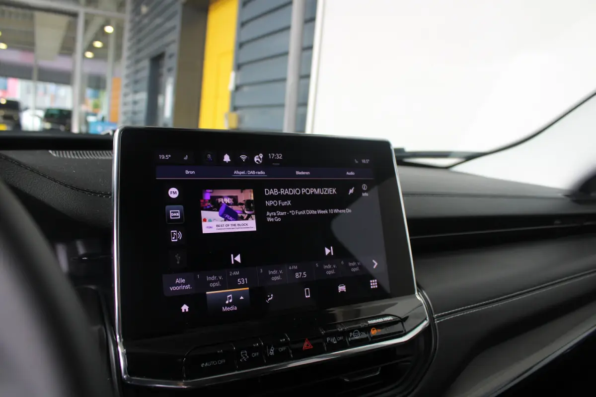 1.5T e-Hybrid S | Lederen bekleding | Camera | Apple Carplay & Android Auto | Climate Controle | Elektrisch verstelbare bestuurderstoel | Stoelverwarming |