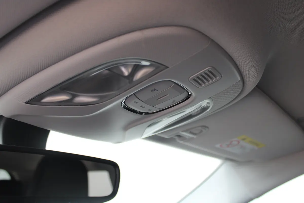 1.5T e-Hybrid S | Lederen bekleding | Camera | Apple Carplay & Android Auto | Climate Controle | Elektrisch verstelbare bestuurderstoel | Stoelverwarming |