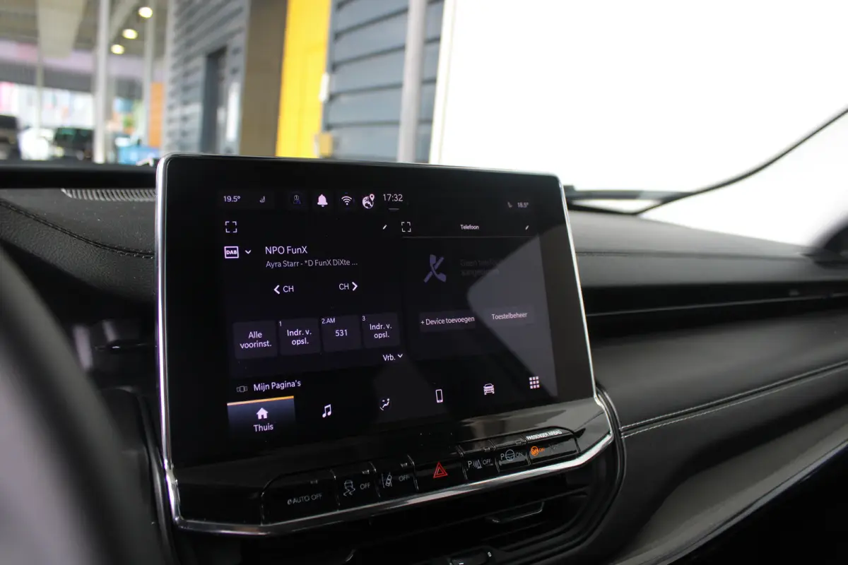 1.5T e-Hybrid S | Lederen bekleding | Camera | Apple Carplay & Android Auto | Climate Controle | Elektrisch verstelbare bestuurderstoel | Stoelverwarming |