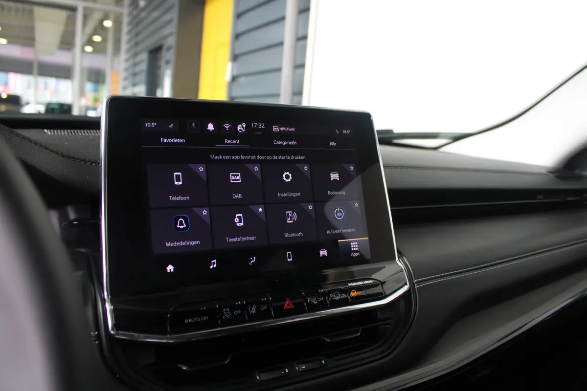 1.5T e-Hybrid S | Lederen bekleding | Camera | Apple Carplay & Android Auto | Climate Controle | Elektrisch verstelbare bestuurderstoel | Stoelverwarming |
