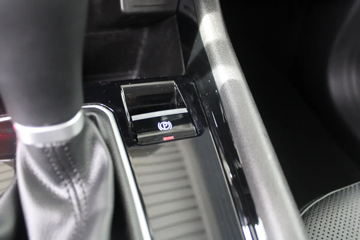 1.5T e-Hybrid S | Lederen bekleding | Camera | Apple Carplay & Android Auto | Climate Controle | Elektrisch verstelbare bestuurderstoel | Stoelverwarming |