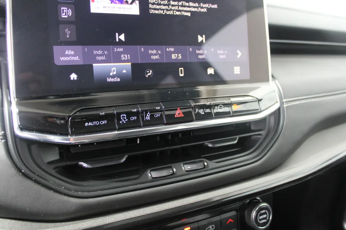 1.5T e-Hybrid S | Lederen bekleding | Camera | Apple Carplay & Android Auto | Climate Controle | Elektrisch verstelbare bestuurderstoel | Stoelverwarming |