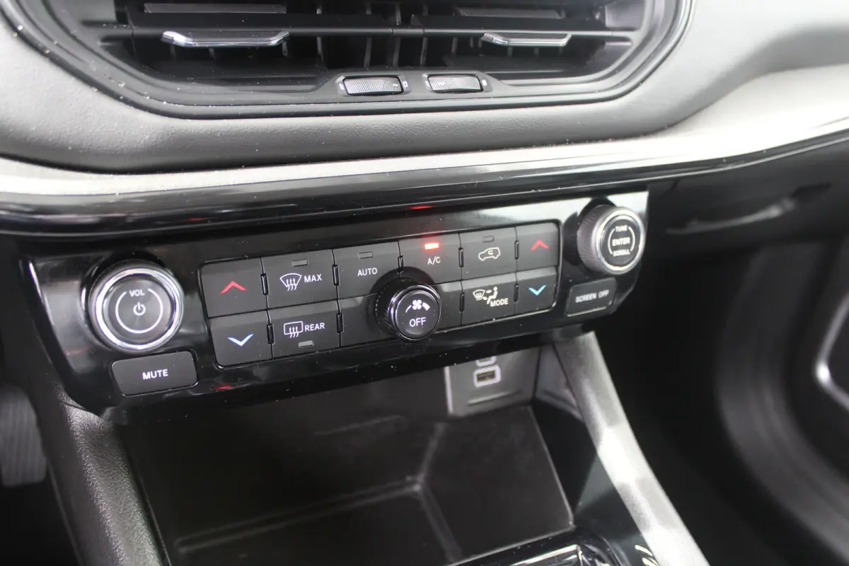 1.5T e-Hybrid S | Lederen bekleding | Camera | Apple Carplay & Android Auto | Climate Controle | Elektrisch verstelbare bestuurderstoel | Stoelverwarming |