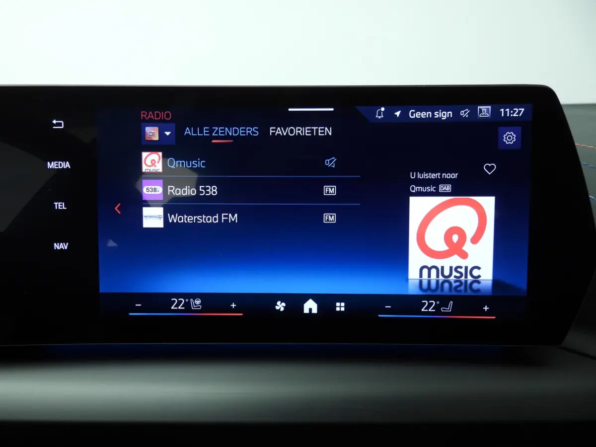 5-deurs M135 xDrive | M-Sportpakket | LED | Navigatie | Panoramadak | Elektr. zetels | DAB | Harman-kardon sound | Alu 19 inch