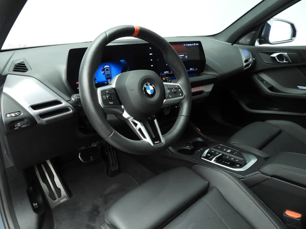 5-deurs M135 xDrive | M-Sportpakket | LED | Navigatie | Panoramadak | Elektr. zetels | DAB | Harman-kardon sound | Alu 19 inch