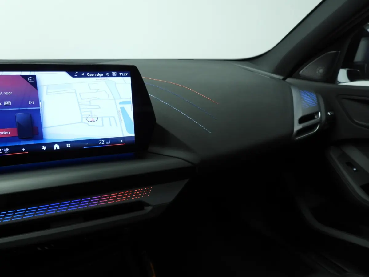 5-deurs M135 xDrive | M-Sportpakket | LED | Navigatie | Panoramadak | Elektr. zetels | DAB | Harman-kardon sound | Alu 19 inch