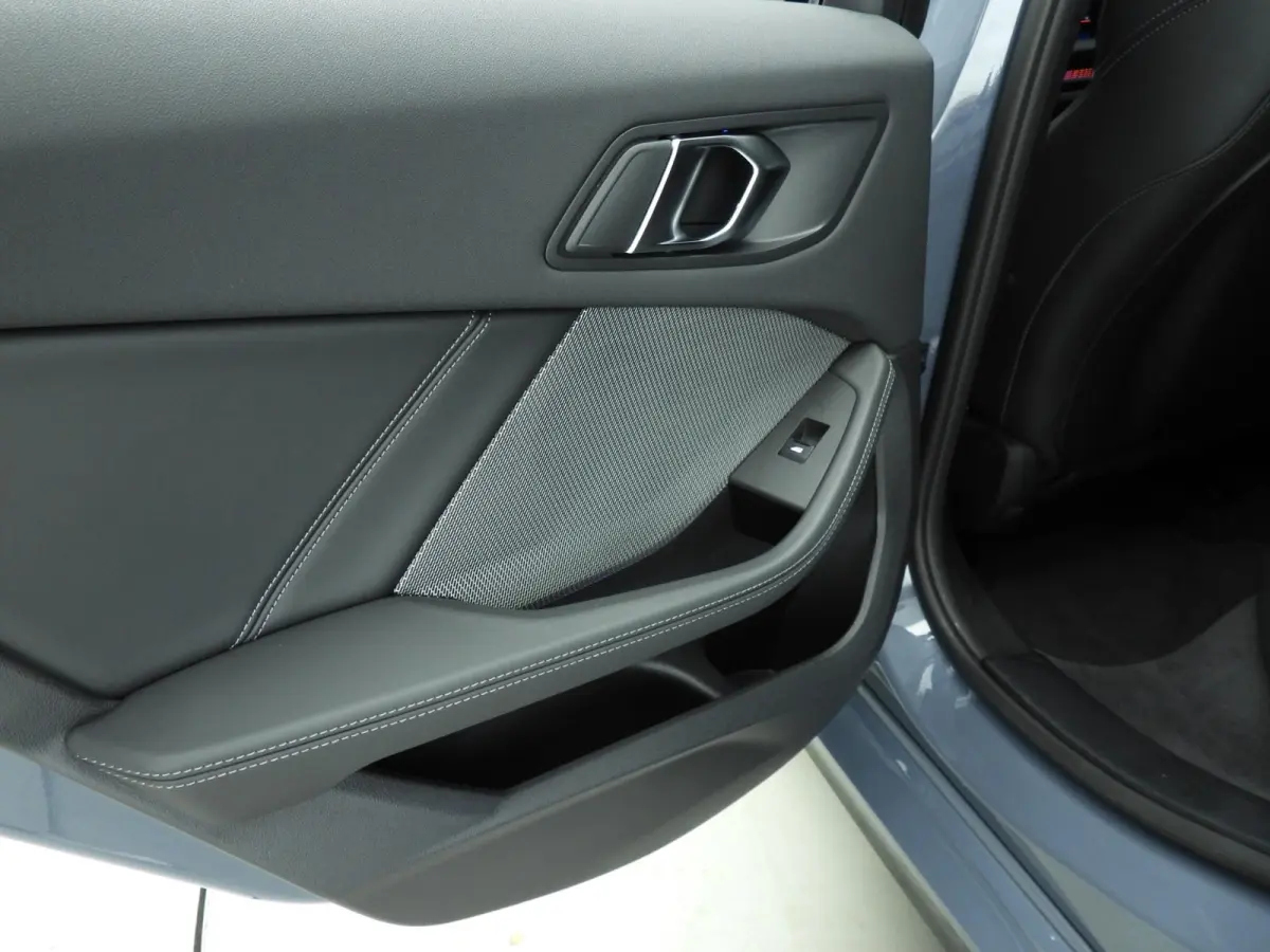 5-deurs M135 xDrive | M-Sportpakket | LED | Navigatie | Panoramadak | Elektr. zetels | DAB | Harman-kardon sound | Alu 19 inch