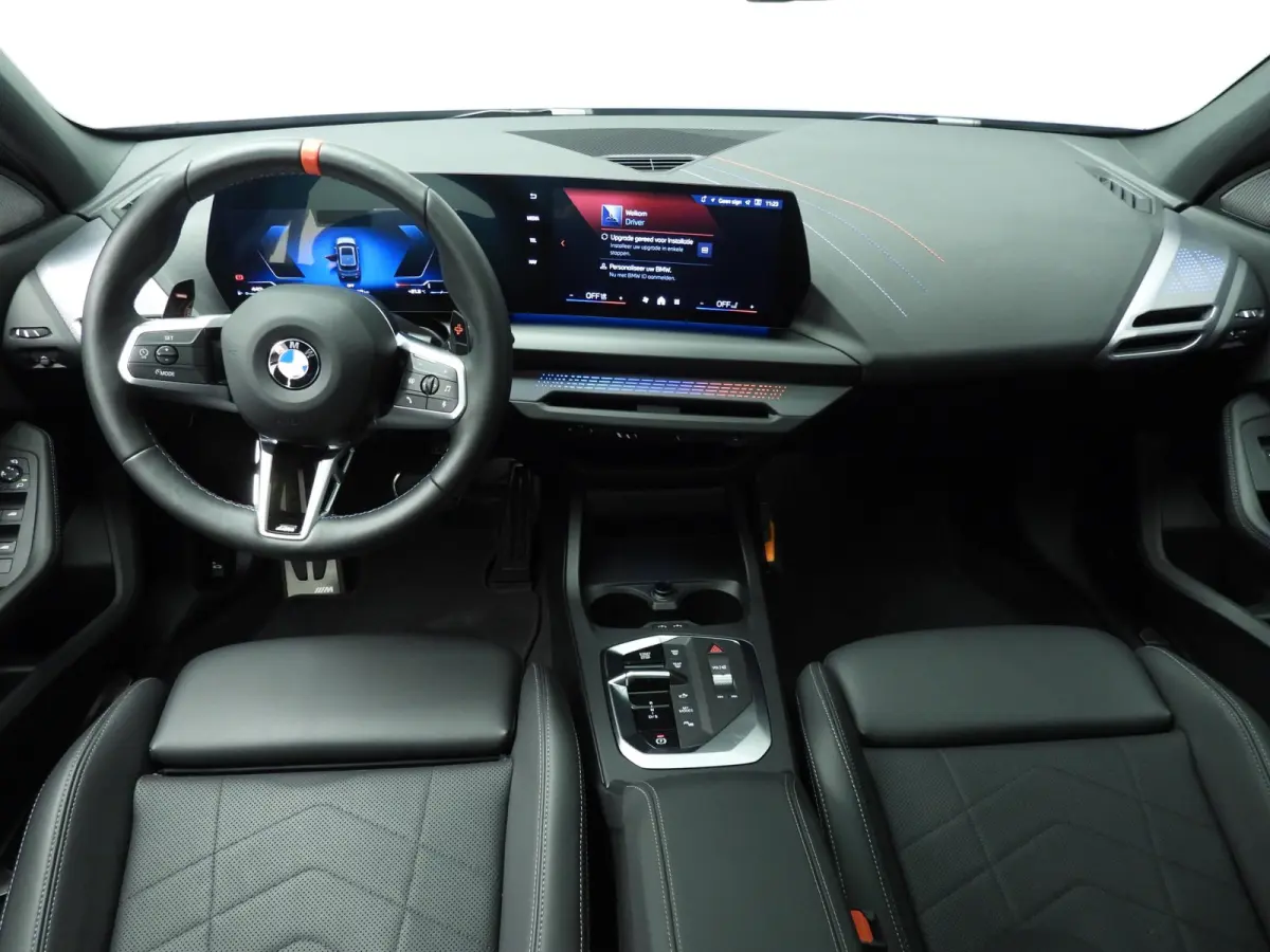 5-deurs M135 xDrive | M-Sportpakket | LED | Navigatie | Panoramadak | Elektr. zetels | DAB | Harman-kardon sound | Alu 19 inch