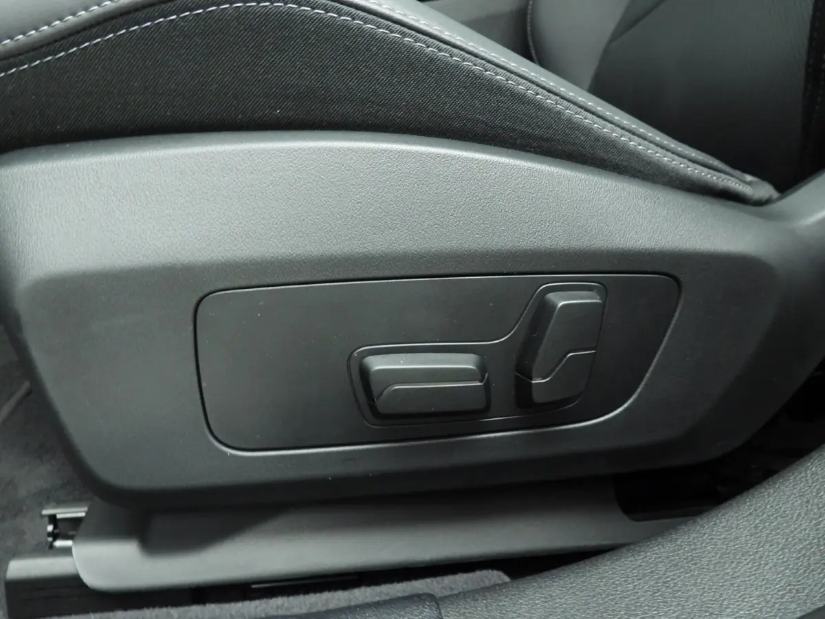 5-deurs M135 xDrive | M-Sportpakket | LED | Navigatie | Panoramadak | Elektr. zetels | DAB | Harman-kardon sound | Alu 19 inch
