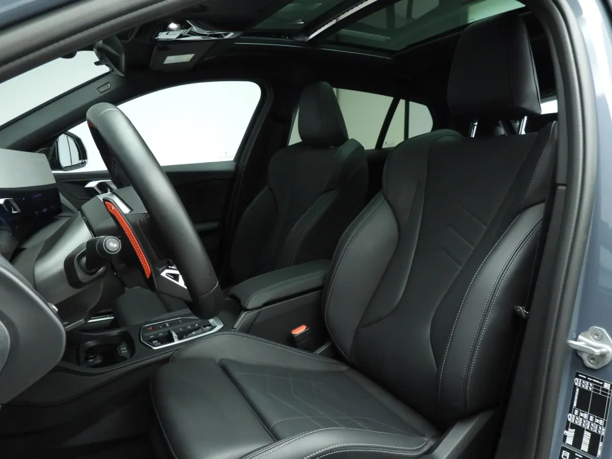 5-deurs M135 xDrive | M-Sportpakket | LED | Navigatie | Panoramadak | Elektr. zetels | DAB | Harman-kardon sound | Alu 19 inch