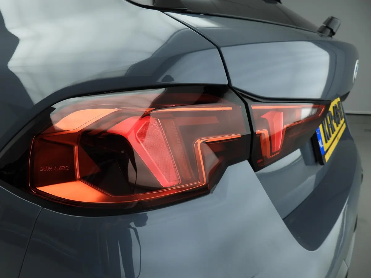 5-deurs M135 xDrive | M-Sportpakket | LED | Navigatie | Panoramadak | Elektr. zetels | DAB | Harman-kardon sound | Alu 19 inch